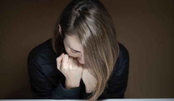 0001_woman-leaning-at-the-table-3209117_1574074015-da96cf56a5dd4859cad4145270adfaf7.jpg